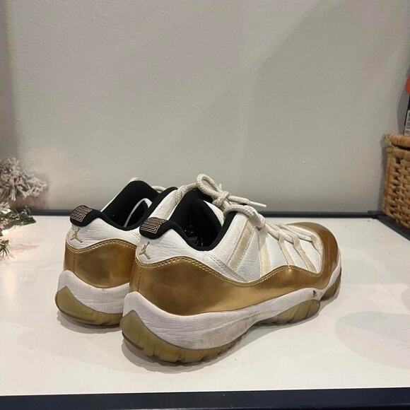 Size 10 jordan 11 main image 5